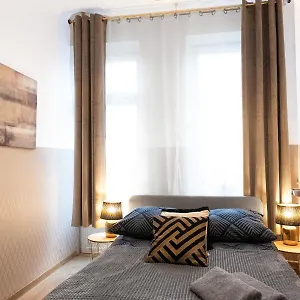 Clicktheflat Aleje Niepodleglosci Center Хостел