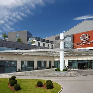 Doubletree By Hilton & Conference Centre מלון